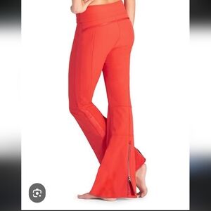 Athleta Maribel Fire Red Ski/Snowboard Pants. Size 6